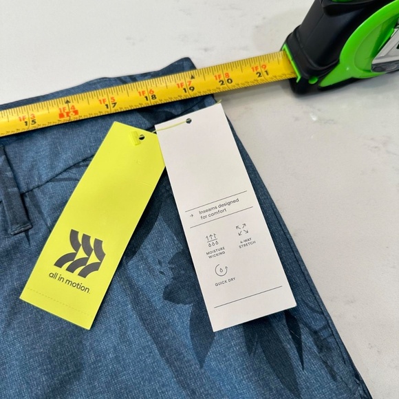 NWT all in motion Men’s Golf Blue Flower Shorts Size 40 - Picture 5 of 6